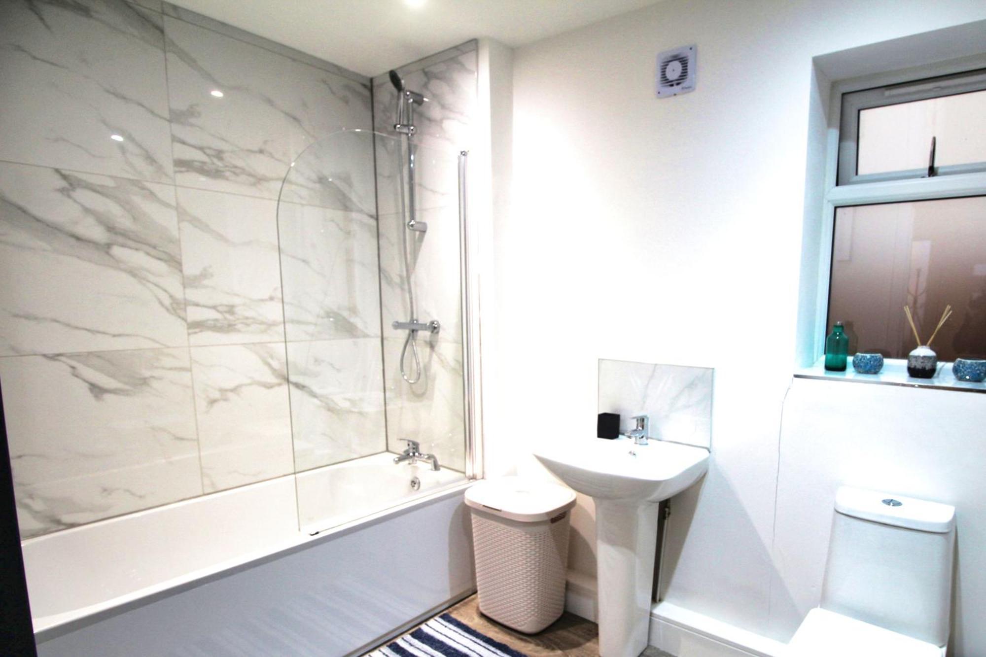 Rotherham - Rawmarsh - Great Customer Feedback - 2 Bed Bungalow - New Build - High End Furnishings - Wheel Chair Accessible - Large Enclosed Garden - Dog Friendly Экстерьер фото