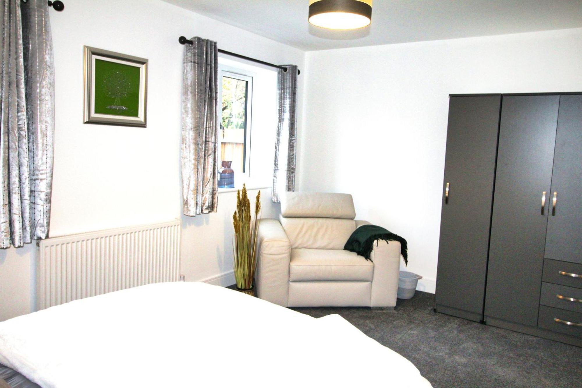 Rotherham - Rawmarsh - Great Customer Feedback - 2 Bed Bungalow - New Build - High End Furnishings - Wheel Chair Accessible - Large Enclosed Garden - Dog Friendly Экстерьер фото